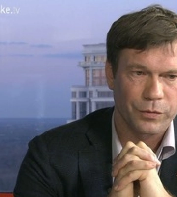 Роспропаганда пише, що на зрадника Олега Царьова напали. Біля його будинку в Криму помітили швидкі