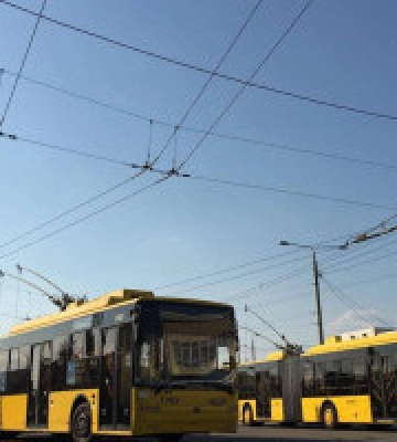 У Києві на вихідних  роботи на перетині вулиці Довженка та Дегтярівської змінять рух тролейбусів