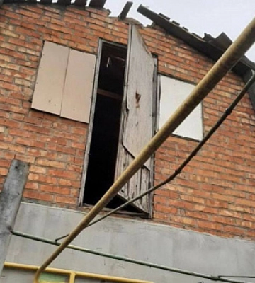 Враг снова обстрелял Никополь и две громады района: полиция фиксирует последствия