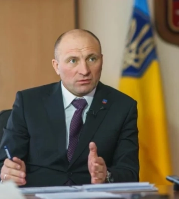 Мер Черкас заявив, що у місті законсервують всі будівельні роботи, а гроші з них перенаправлять на підтримку ЗСУ