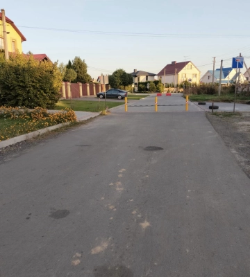 Люди кругами змушені їздити на роботу: у скандальній громаді біля Луцька перекрили дорогу