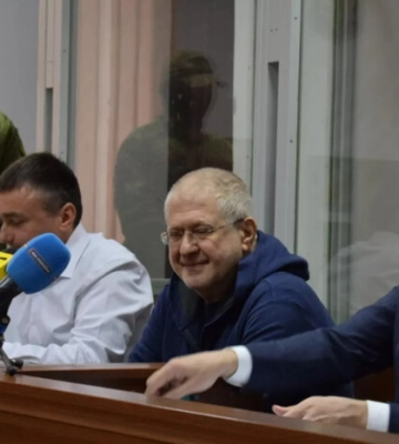 Суд продлил меру пресечения Коломойскому