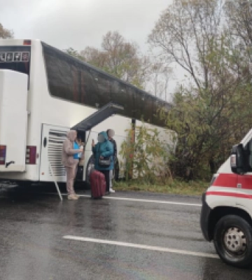 На Закарпатті зіткнулись вантажівка на рейсовий автобус: загинули двоє людей (ФОТО)