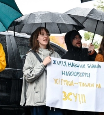 "Спочатку дрони, потім стадіони": учасники акції у Львові вимагатимуть звільнення начальника ОВА