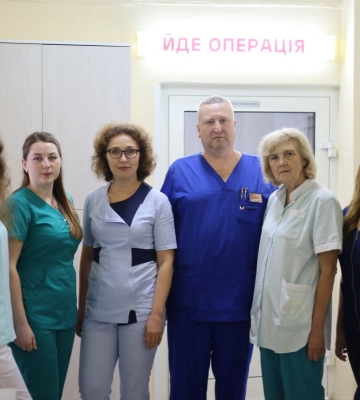 Хірурги онкоцентру на Волині видалили у пацієнтки 30-кілограмову пухлину яєчника