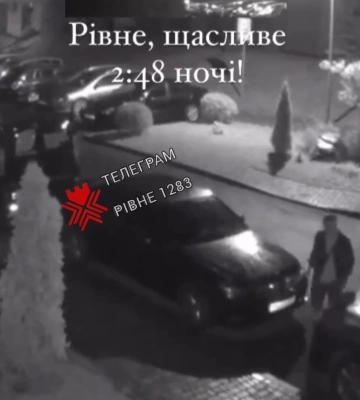 Шукають, хто вночі подряпав авто на Щасливому у Рівному