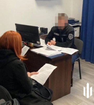 На Рівненщині дружина та донька посадовця військової частини незаконно отримували бойові доплати