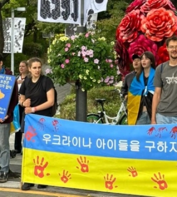 Українці Кореї провели акцію протесту біля російського посольства