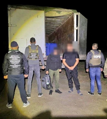 У причепі вантажівки на Одещині спіймали ухилянта