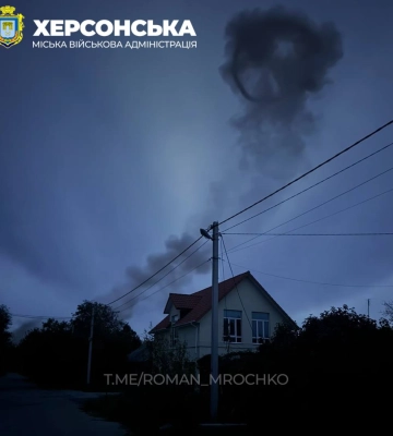 Оккупанты ударили по центру Херсона: есть разрушения в частном секторе