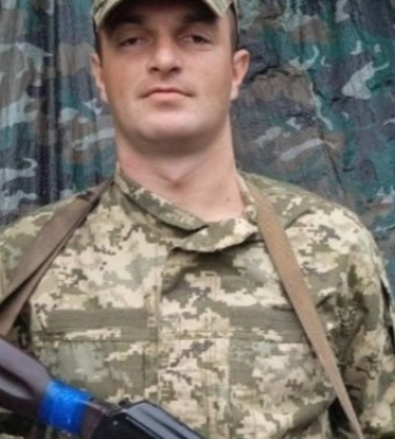 Несе службу у самому горнилі війни: захисник з Волині отримав «Золотий хрест» від Залужного
