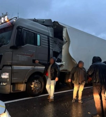 ДТП на Львівщині: на трасі зіткнулися фура та рейсовий автобус, обидва водії якого загинули. ФОТО