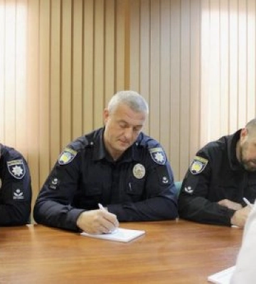 Співробітники Управління поліції охорони Закарпаття долучилися до написання Радіодиктанту національної єдності