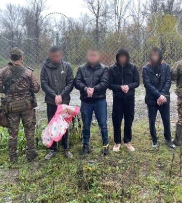 На Закарпатье уклонисты планировали переплыть реку на надувной "ватрушке"