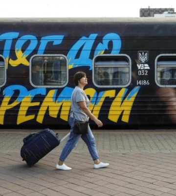 В Україні через негоду затримується рух низки поїздів