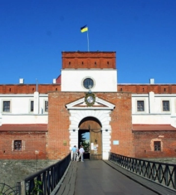 На Рівненщині внаслідок негоди пошкоджений дах Дубенського замку