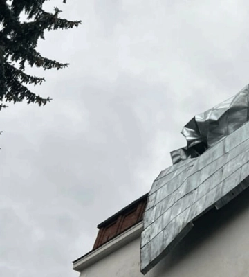 Ураган повредил крышу старинного замка на Ровненщине