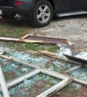 Повалені дерева та сітілайти: наслідки негоди у Полтаві 