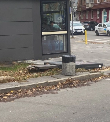 Падіння дерев і знеструмлені вулиці: Полтаву «накрило» ураганним вітром