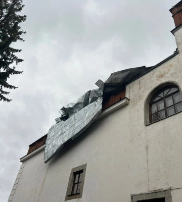 Вітер зніс частину даху з будівлі Дубенського замку
