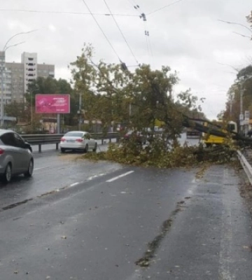У Києві триває ліквідація наслідків негоди, залучені усі служби