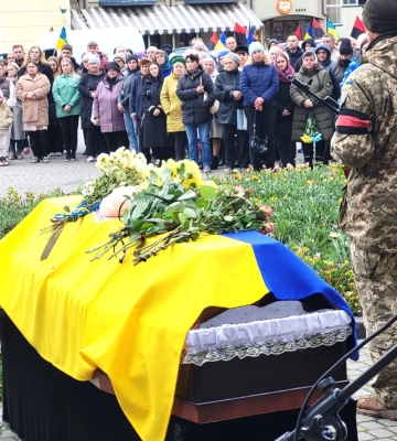 Поховали в день народження полоненого сина-азовця: ковельчани попрощалися з Героєм Ярославом Богданом
