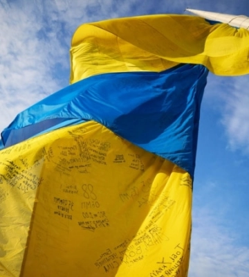 Негода у Києві пошкодила найбільший прапор України