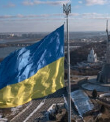 Шторм в Украине. Погибли четыре человека, в Киеве поврежден самый большой флаг – фото