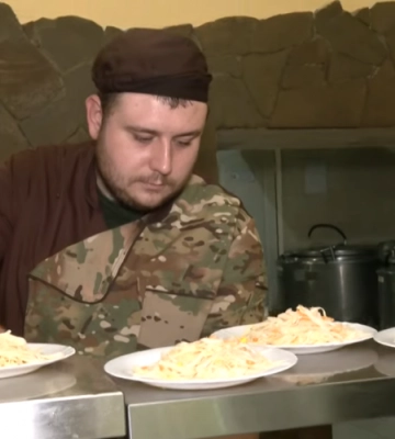 Ресторанну кухню поміняв на військову: лучанин готує обіди для нацгвардійців