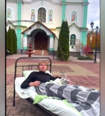 Відомий комік організував перфоманс у Рахові, щоб зібрати 5 млн для ЗСУ