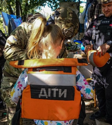З Очеретиного на Донеччині вділося евакуювати родину з дитиною