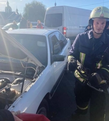 У Нововолинську під капот автомобіля заповзла змія 