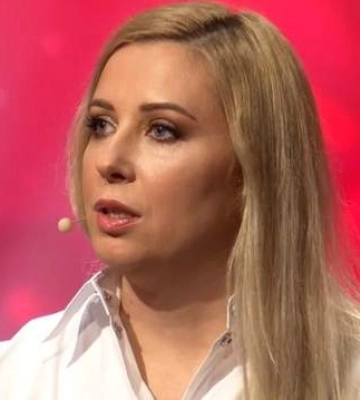 Спела песню мамы: дочь Нины Матвиенко впервые вышла на сцену после ее смерти