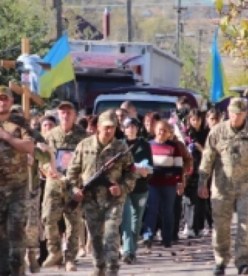 На Одещині в останню дорогу провели загиблого воїна Євгена Марчева