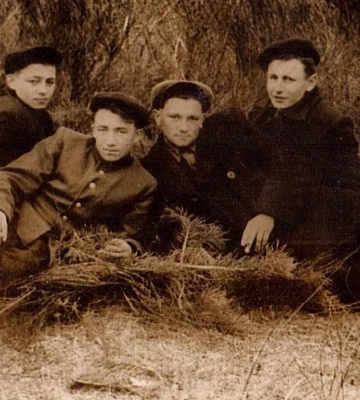 Волинські школярі 1920-1950-х років