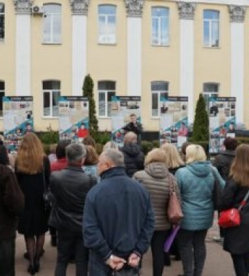 У Житомирі відбулося відкриття виставки Архіву національної пам’яті під назвою «Комунізм = Рашизм»