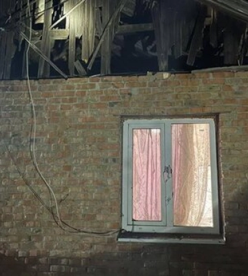 Над Днепропетровской ночью сбили две вражеские ракеты: обломки повредили дома и авто. Фото