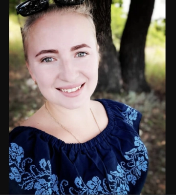 Виходила заміж за пораненого бійця у шпиталі. Згадаймо Катерину Ющенко родом з Луганщини
