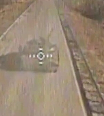 Дрон-камикадзе уничтожает новейший российский танк Т-90М &quot;Прорыв&quot;. ВИДЕО