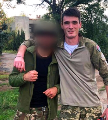 Очередной языковой скандал: в Киеве военному, работающем водителем такси, пробили шины авто