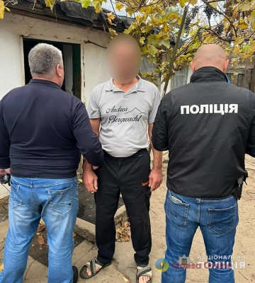 Автомати, пістолети та набої: одеські поліцейські затримали підпільних «збройних бізнесменів»