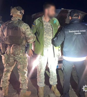 Волинські поліцейські затримали злочинців, які у кількох областях збували трофейну та перероблену зброю