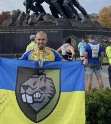 Ветеран із Вінниччини Роман Кашпур пробіг на протезі Марафон морської піхоти США