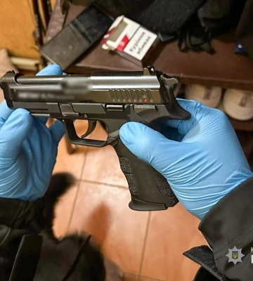 Автомати, пістолети та набої: одеські поліцейські затримали підпільних «збройних бізнесменів»