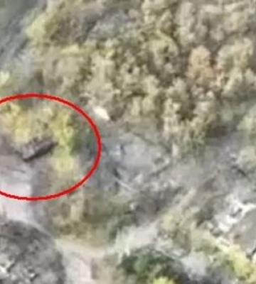 Російський танк Т-72Б3 горить після влучання високоточного снаряда. ВIДЕО