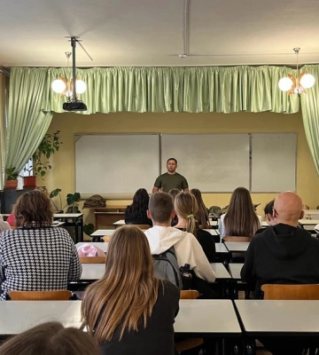 Поліцейський-вибухотехнік Закарпаття провів для мукачівських ліцеїстів урок з безпеки
