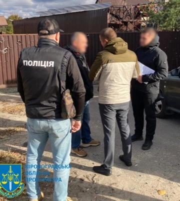 Директор благодiйного фонду з Кропивницького, переправляв за кордон чоловiкiв