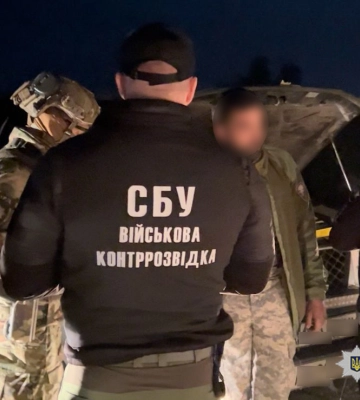 Волинські поліцейські затримали злочинців, які у кількох областях збували трофейну та перероблену зброю