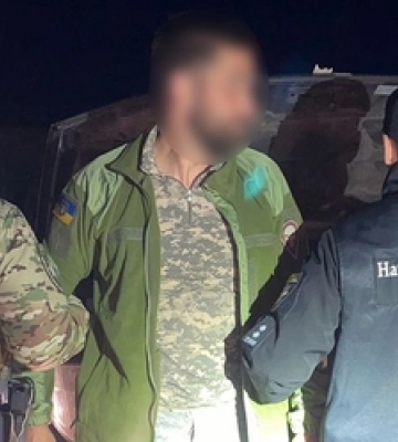 Волинські поліцейські затримали злочинців, які у кількох областях збували трофейну та перероблену зброю