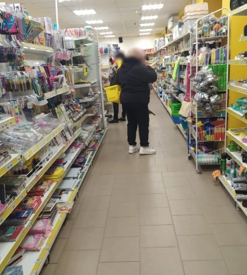У Лебедині затримали 18-річну магазинну крадійку